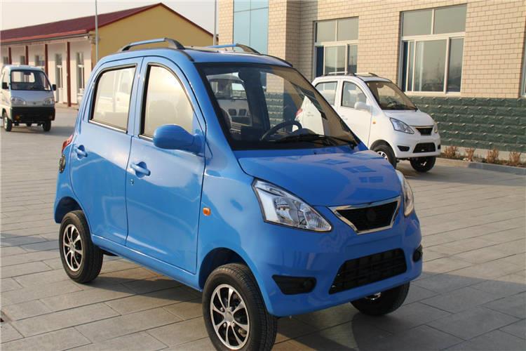 占位的山東新能源電動(dòng)車(chē)早已充滿(mǎn)，但車(chē)主卻找不到人